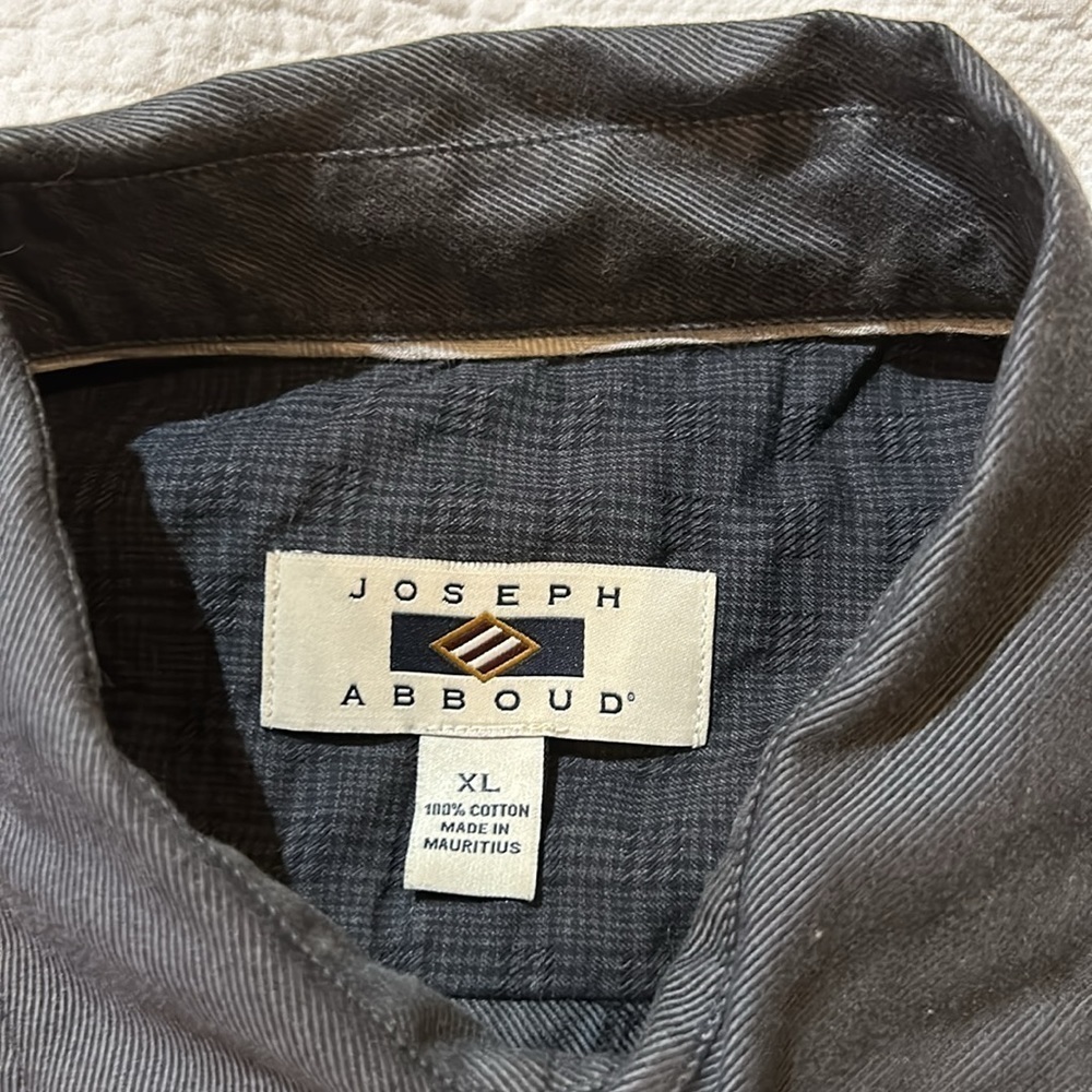 Joseph Abboud Casual button Down. XL - Picture 6 of 8